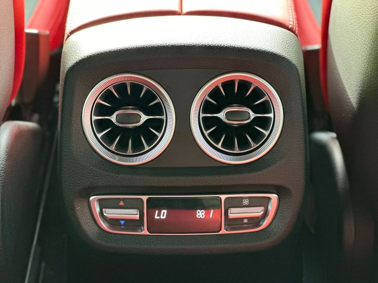 Mercedes-Benz G 63 AMG Premium + MERCEDES BENZ G63 AMG 2022