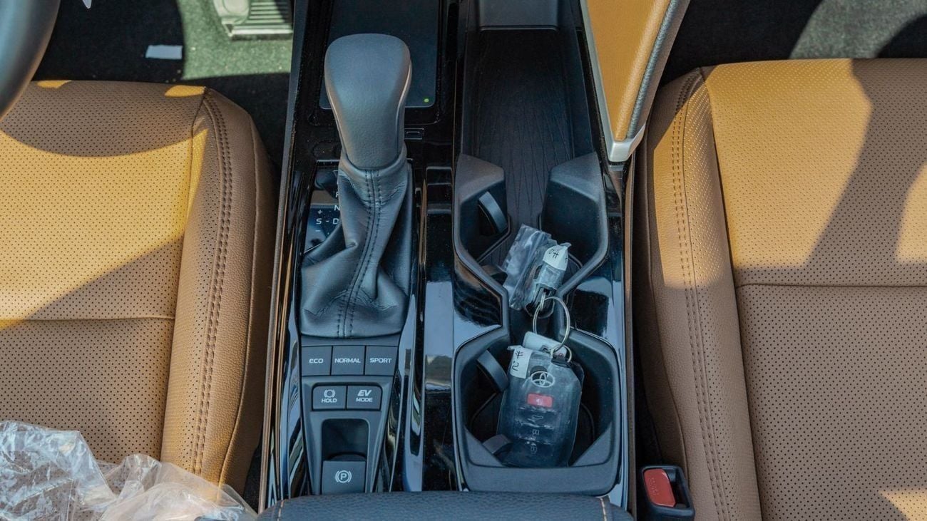 تويوتا كامري 2025 Toyota Camry Lumiere 2.5L AT Hybrid (Blue-Tan)