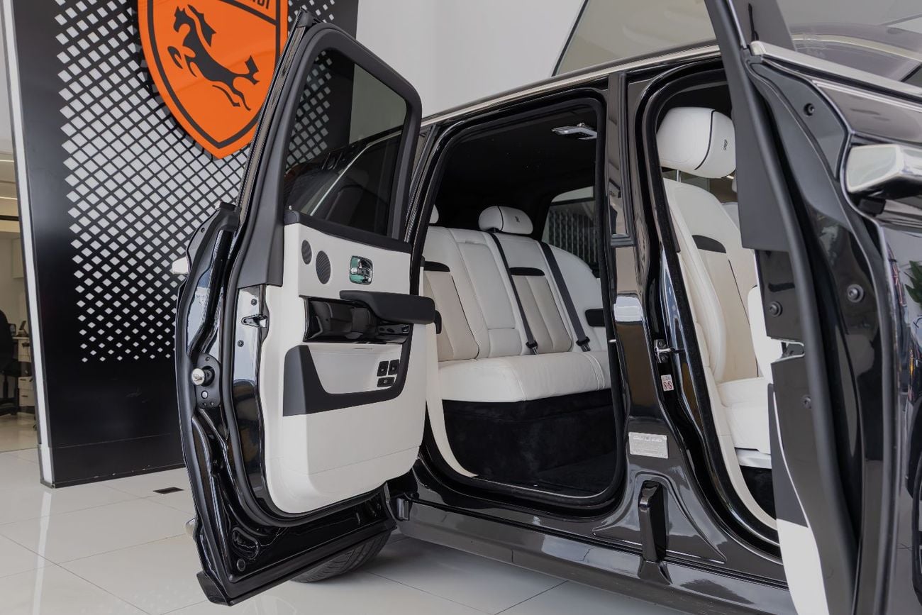 Rolls-Royce Cullinan ROLLS-ROYCE CULLINAN | SILVER BADGE | FULL OPTIONS | BESPOKE SOUND SYSTEM | GCC SPECS | 2025