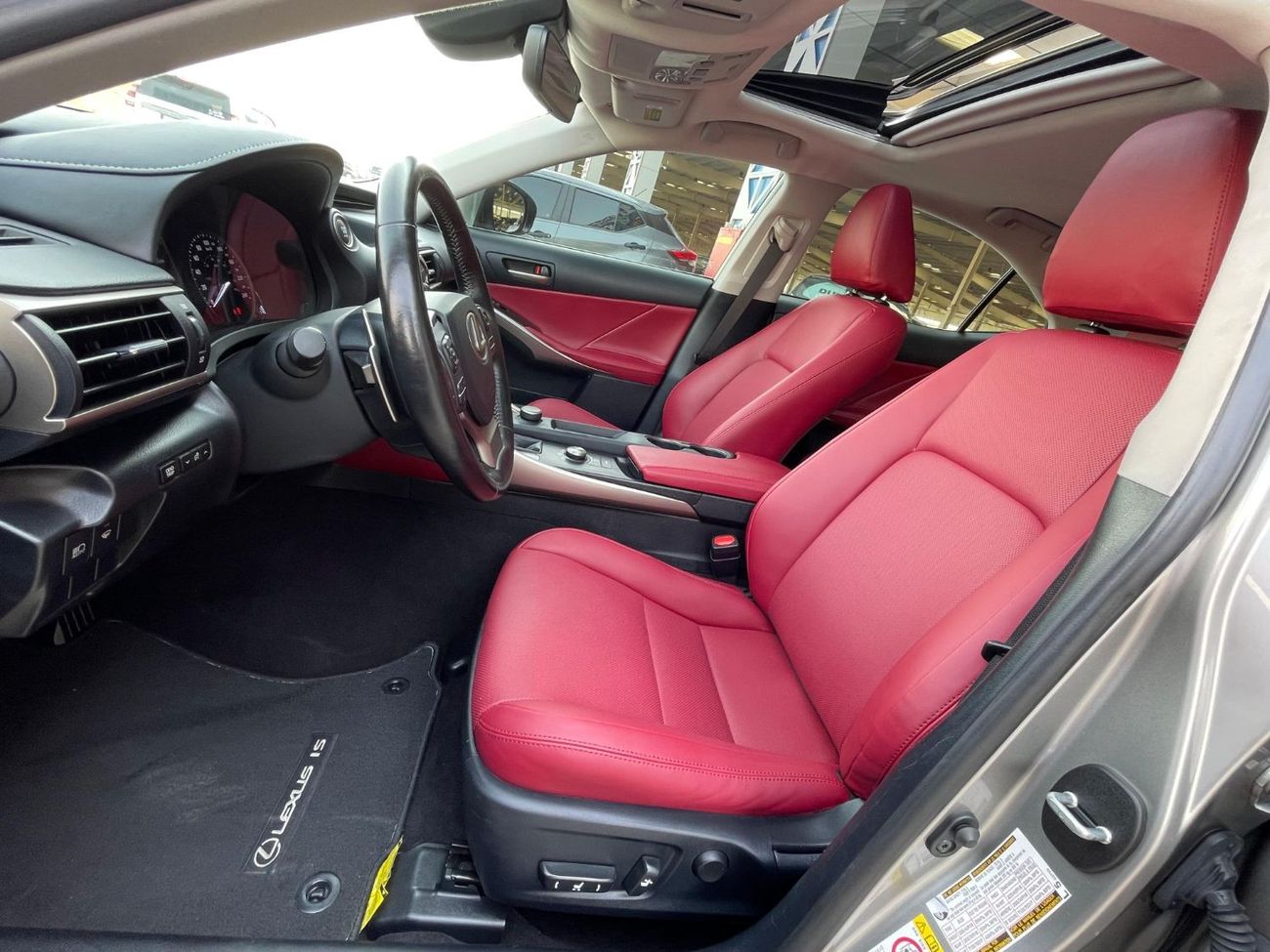 لكزس IS 350 F-Sport Platinum 3.5L IS 3.5L V6 / PLATINUM / CLEAN TITLE / 1290 AED MONTHLY