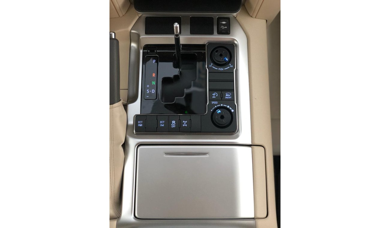 Toyota Land Cruiser GXR V8 Diesel, 17'' Tyre, DVD, Bluetooth, Rear Camera, Rear AC, Cool Box, Airbag,  (CODE # TLCW2020)