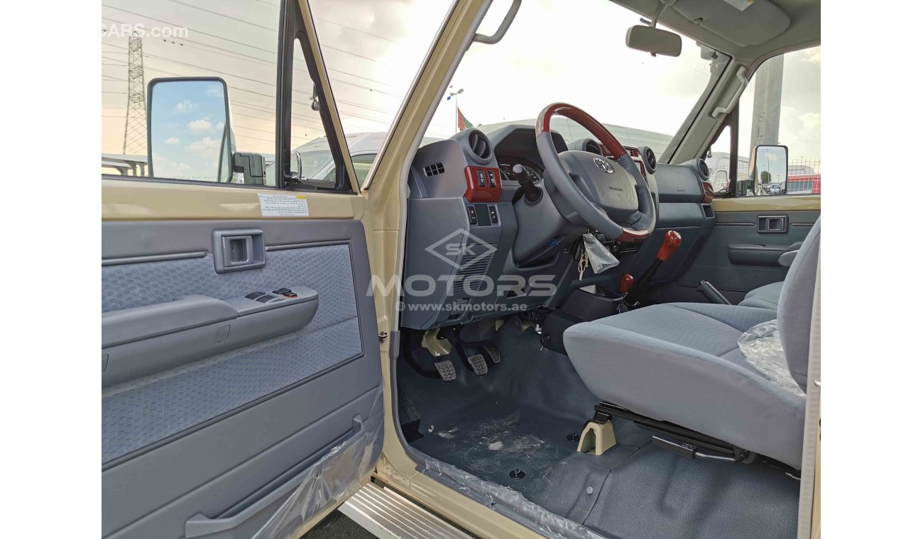 Toyota Land Cruiser Pick Up 4.5L, DIESEL, 4WD, 16" ALLOY RIMS, XENON HEADLIGHTS (CODE # LCSC01)
