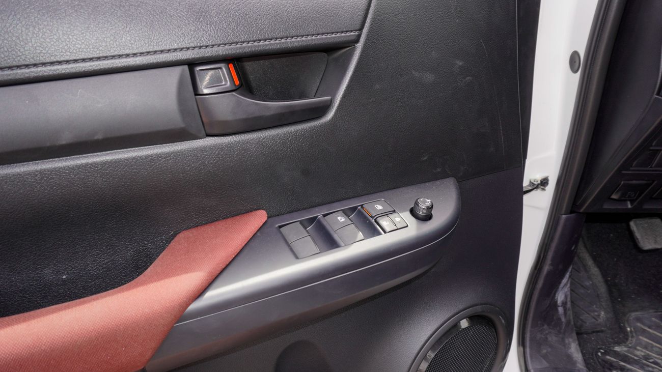 تويوتا هيلوكس DLX 2.4 L d