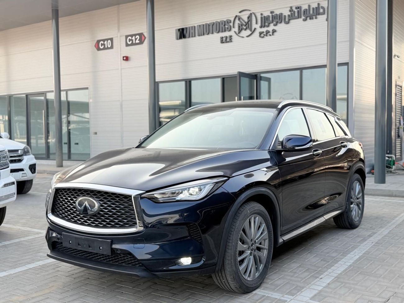 إنفينيتي QX50 Luxury 2.0L RWD