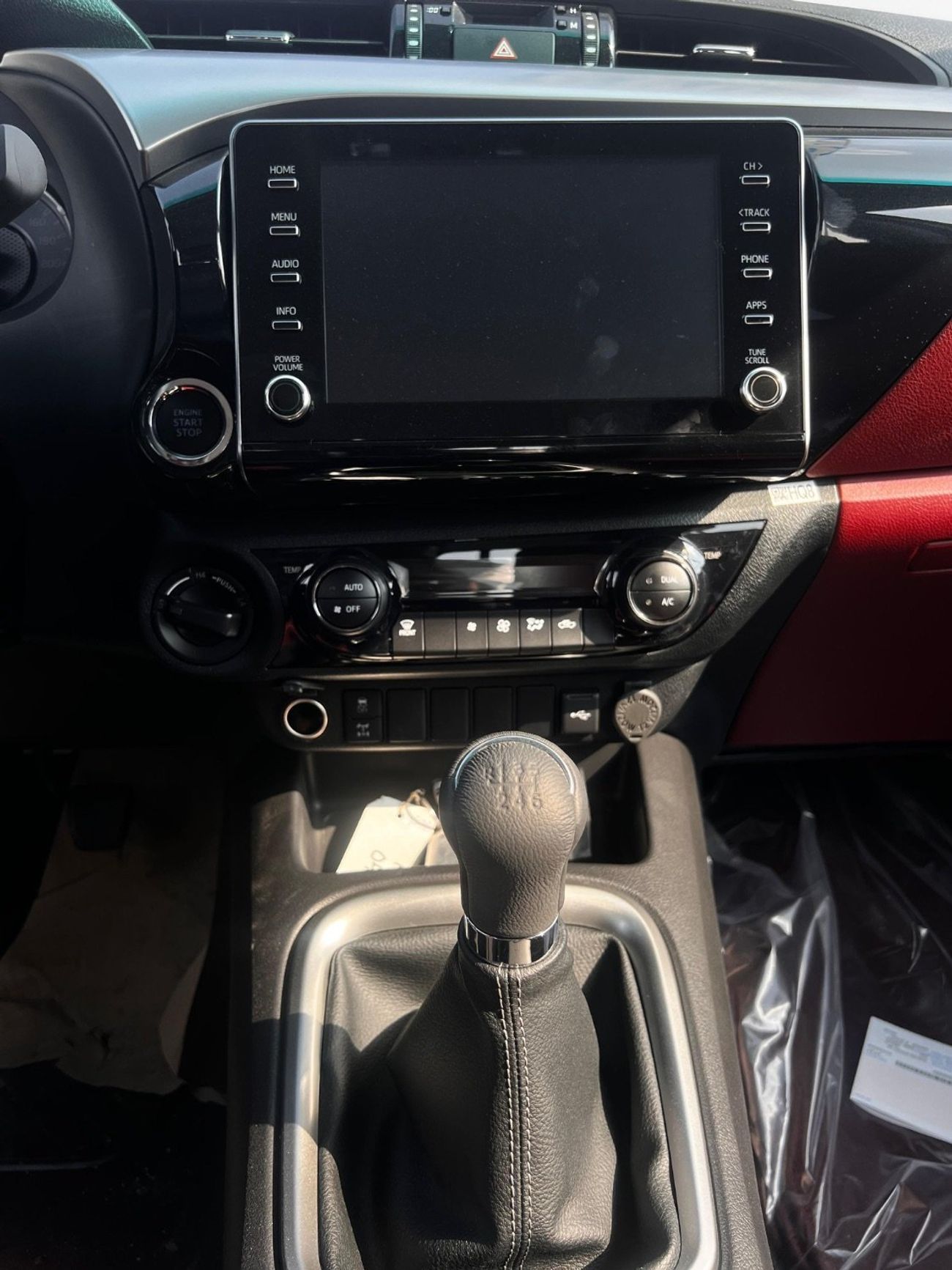 تويوتا هيلوكس تايوتا هايلوكس جي آر5  إس ار 2025٥