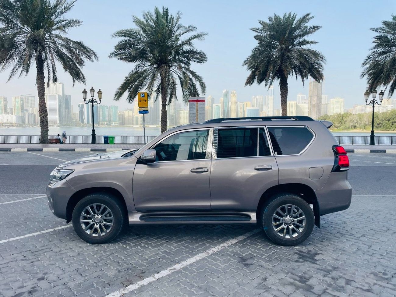 تويوتا برادو Toyota Kakadu Prado 2022 Full option Top the range Diesel R H D