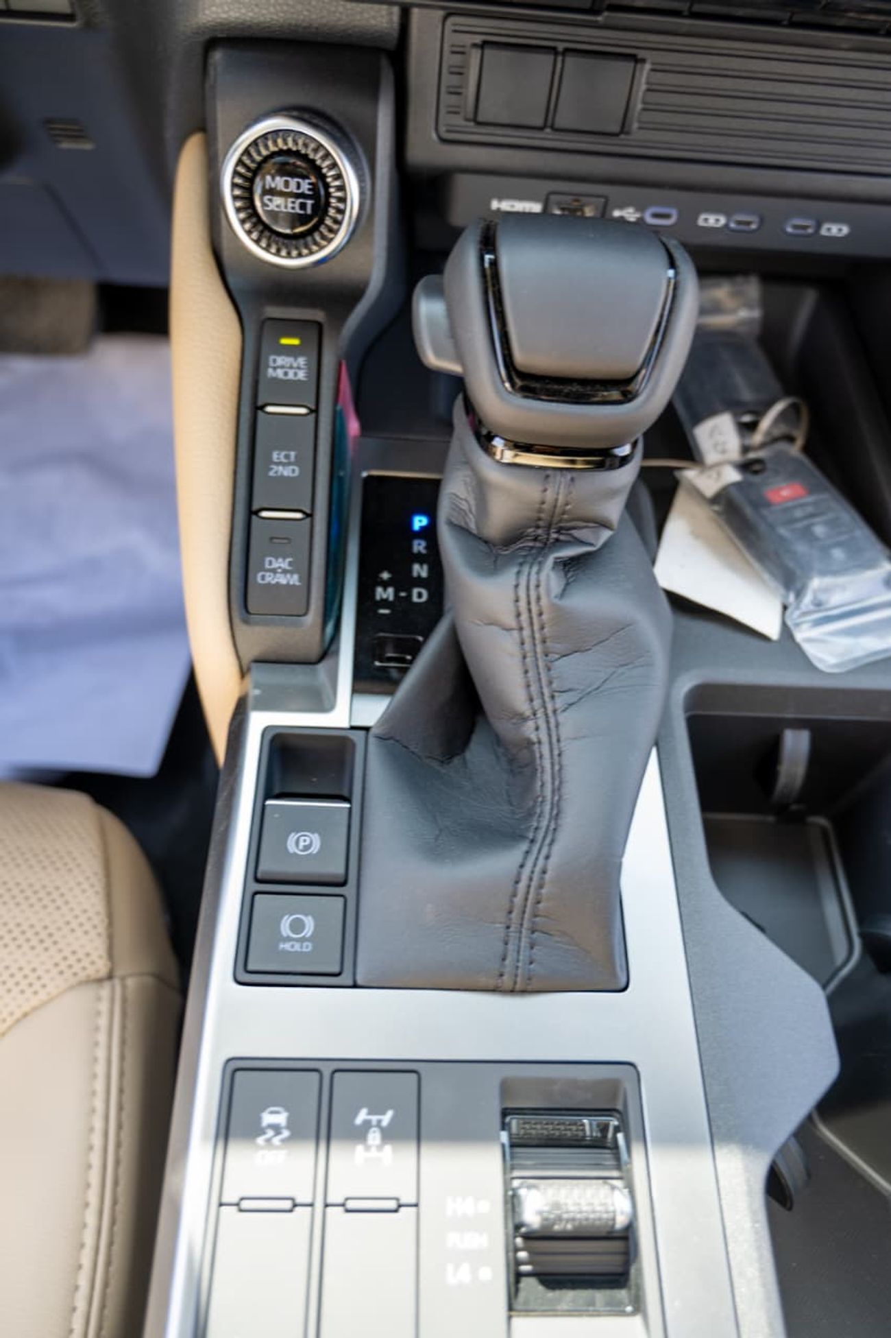 تويوتا برادو 2.4L Turbocharged | 4 Cylinder | Automatic | 7 Seater