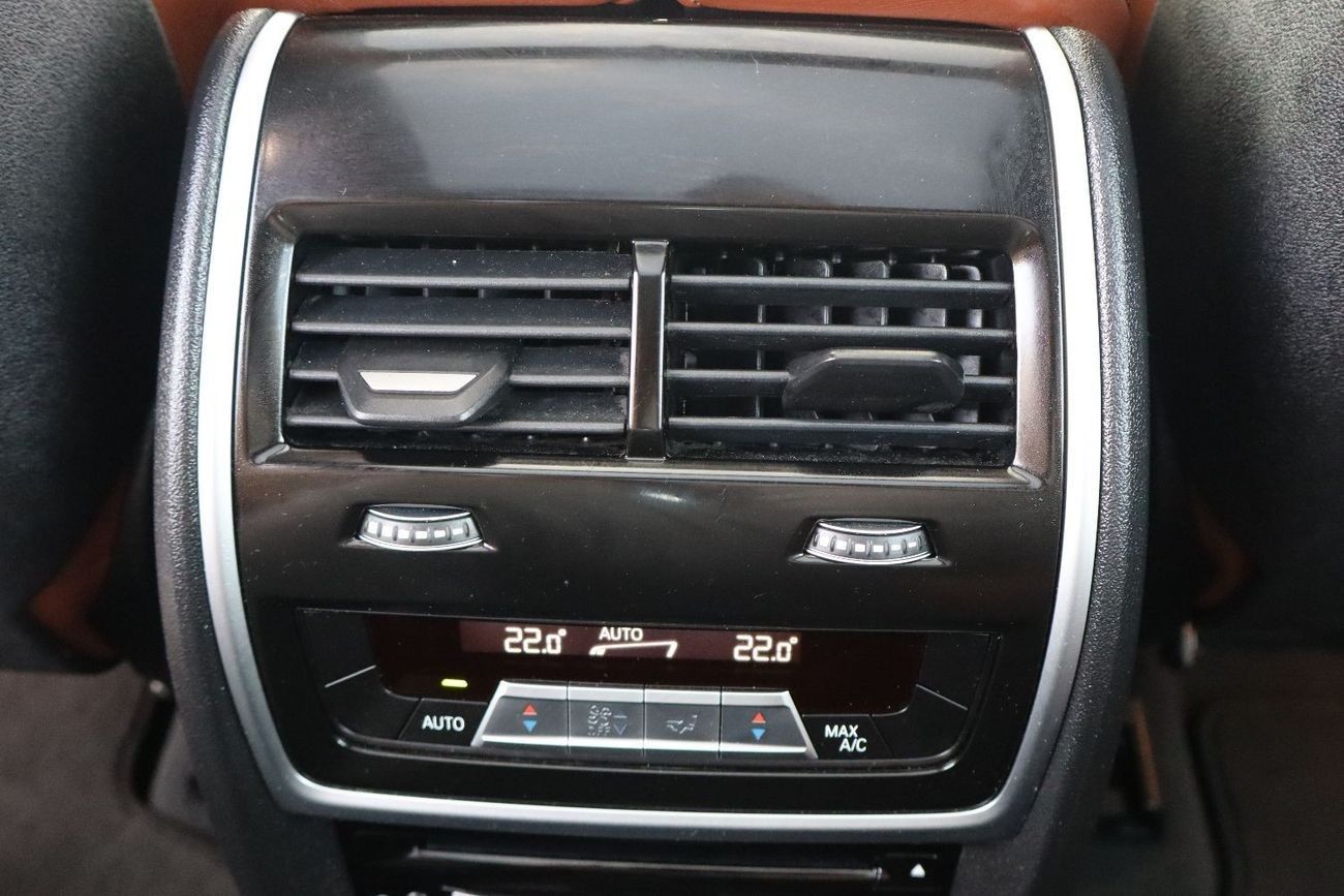 BMW X7 M50i 4.4L (530 HP)