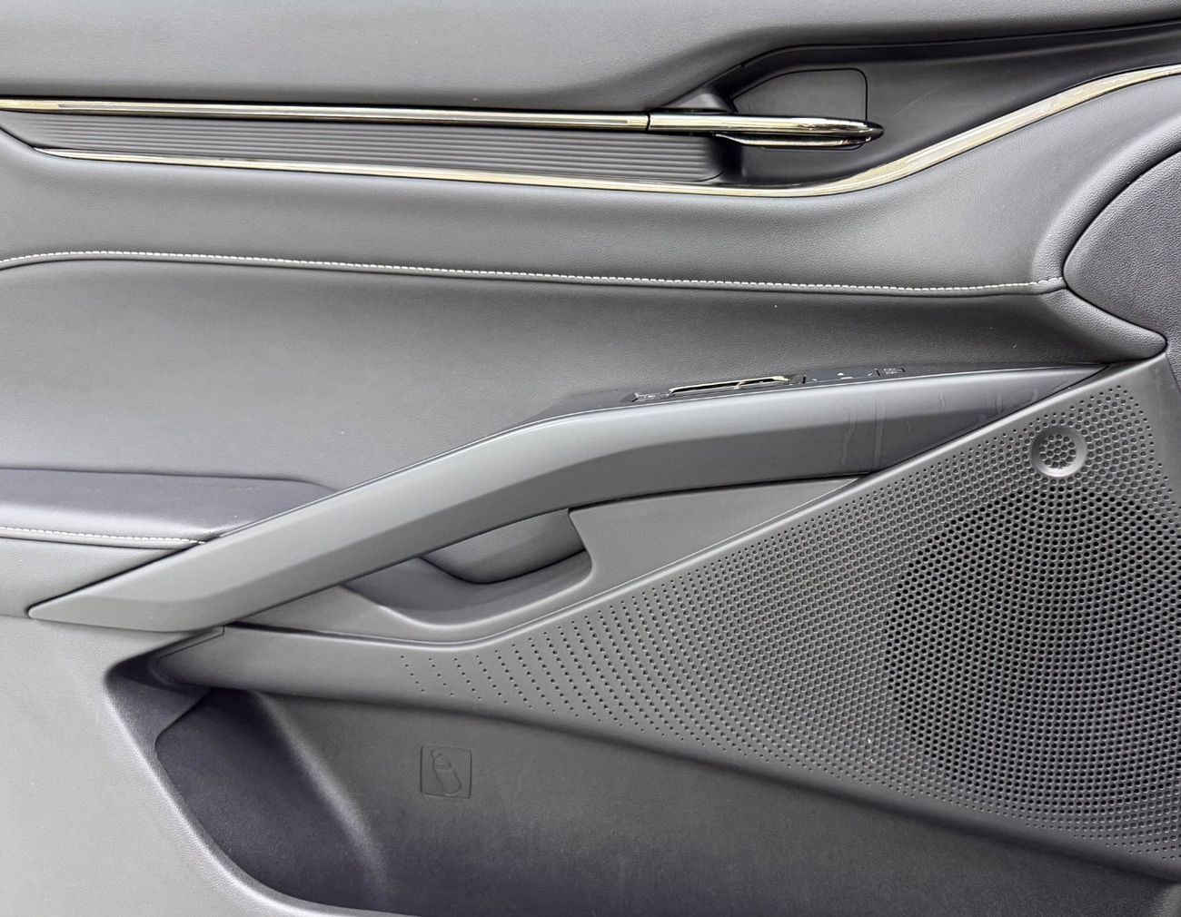 Ford Taurus GCC .. FSH .. Perfect condition .. Sunroof