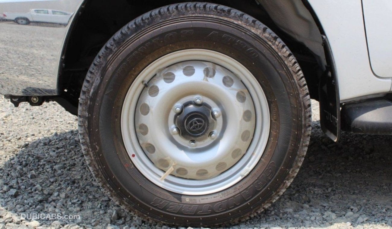 Toyota Hilux Toyota Hilux 2.7 petrol Manuel 2025 basic option four wheels