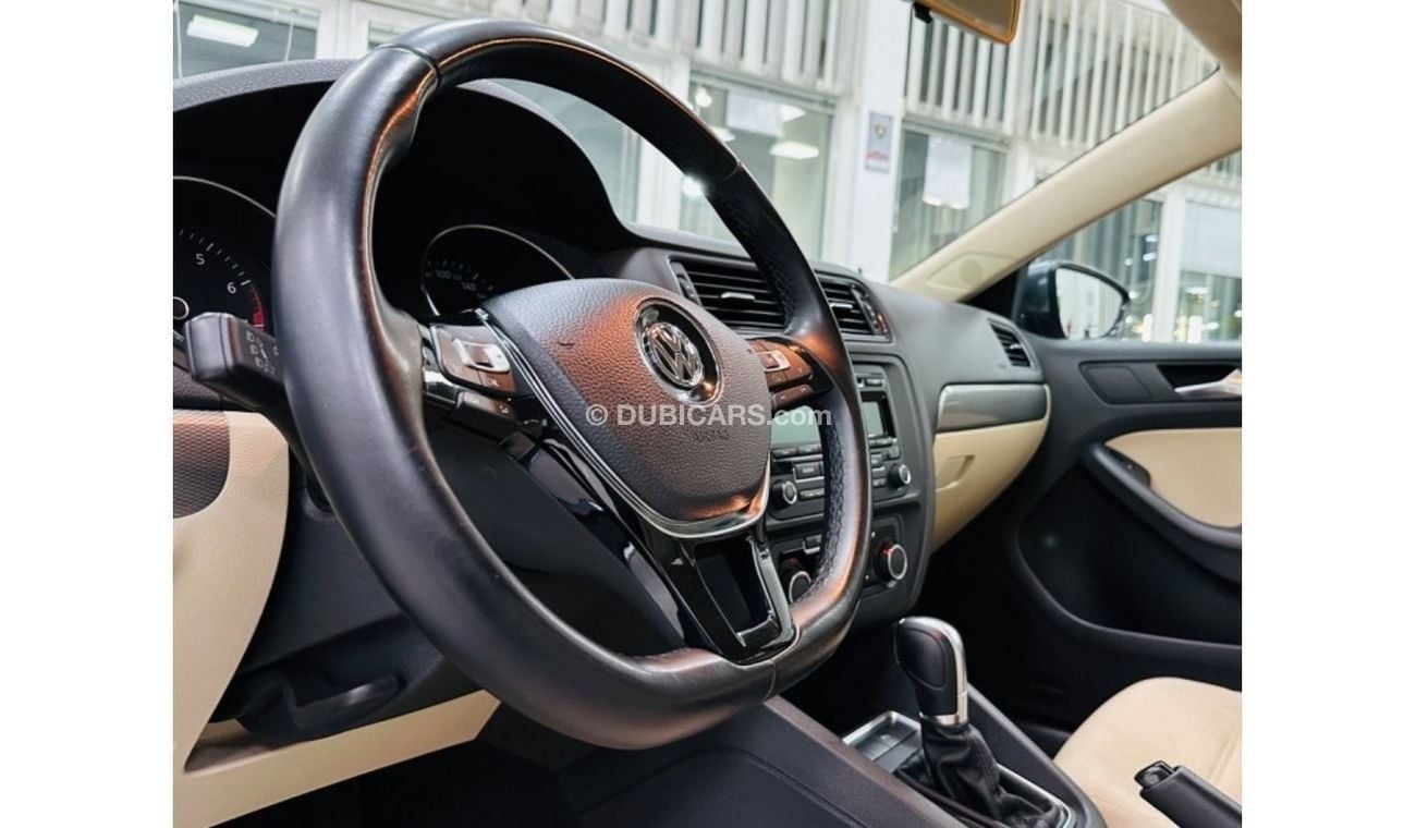 Volkswagen Jetta Trendline S GCC .. Perfect Condition .. 1,6 L ..