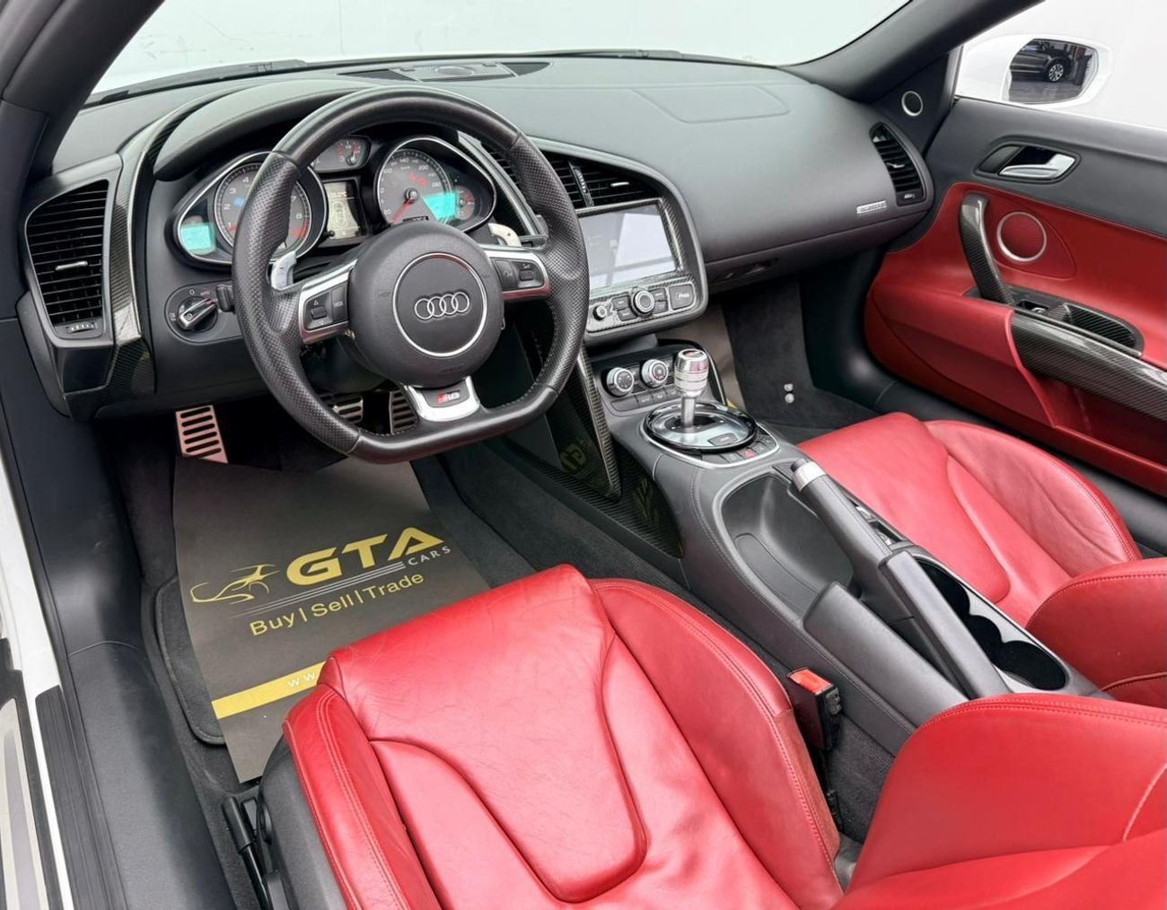 أودي R8 سبايدر FSI 2014 Audi R8 Spyder, Service History, Excellent Condition, GCC