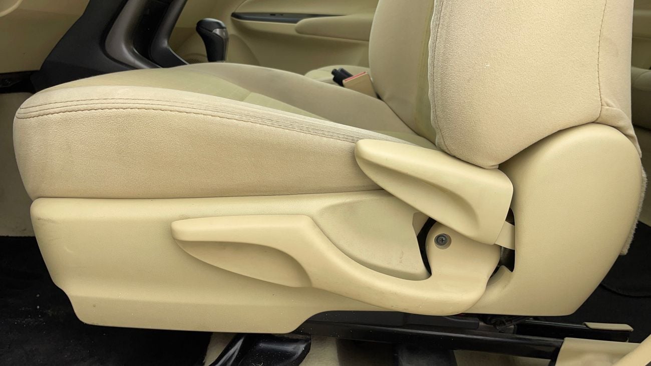 تويوتا يارس SE 1.5 | بدون دفعة مقدمة | اختبار قيادة مجاني للمنزل