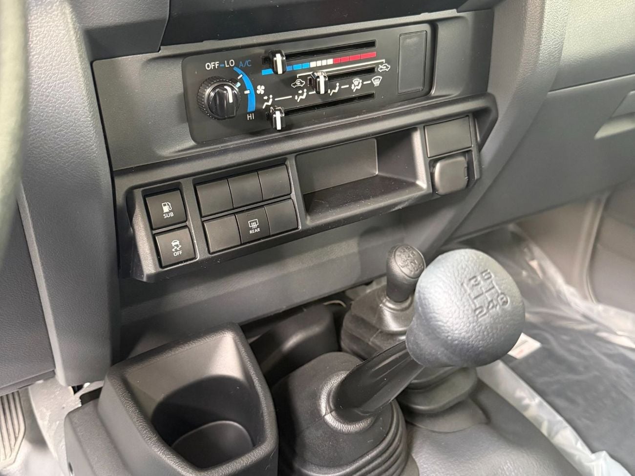 Toyota Land Cruiser 70 **EXPORT ONLY**التصدير فقط خارج الخليج***