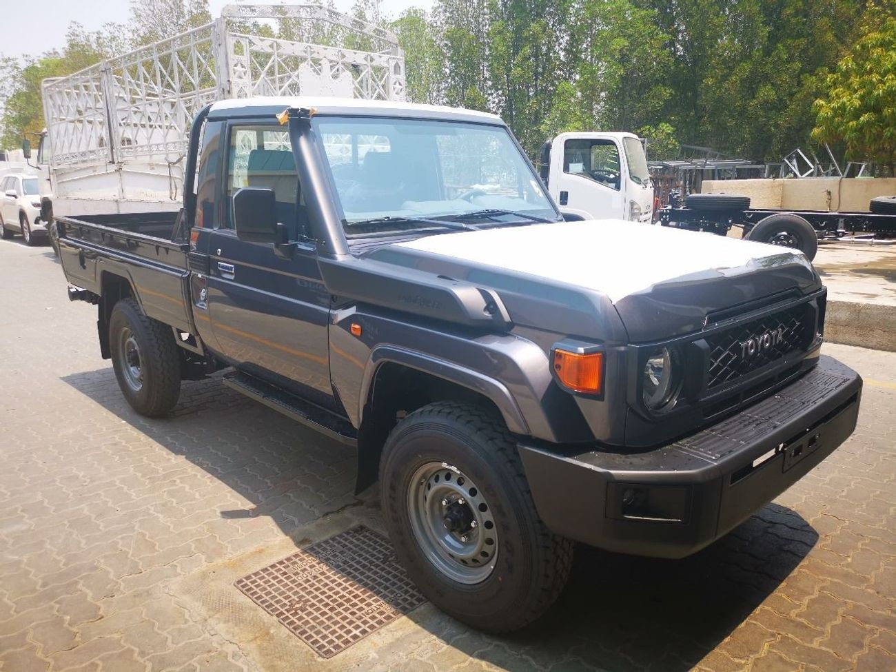 تويوتا لاند كروزر بيك آب 79 SC 4.0L PETROL AUTOMATIC TRANSMISSION ( FOR RE-EXPORT OUTSIDE GCC COUNTRIES ONLY