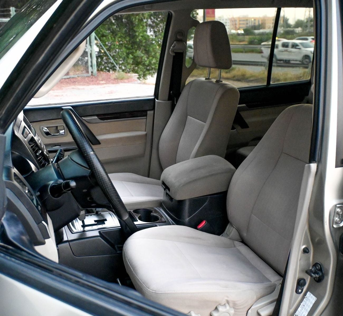 Mitsubishi Pajero GLS HIGHLINE Mitsubishi Pajero Gulf 2012 Specs in excellent condition 3.5L (5 Seater)