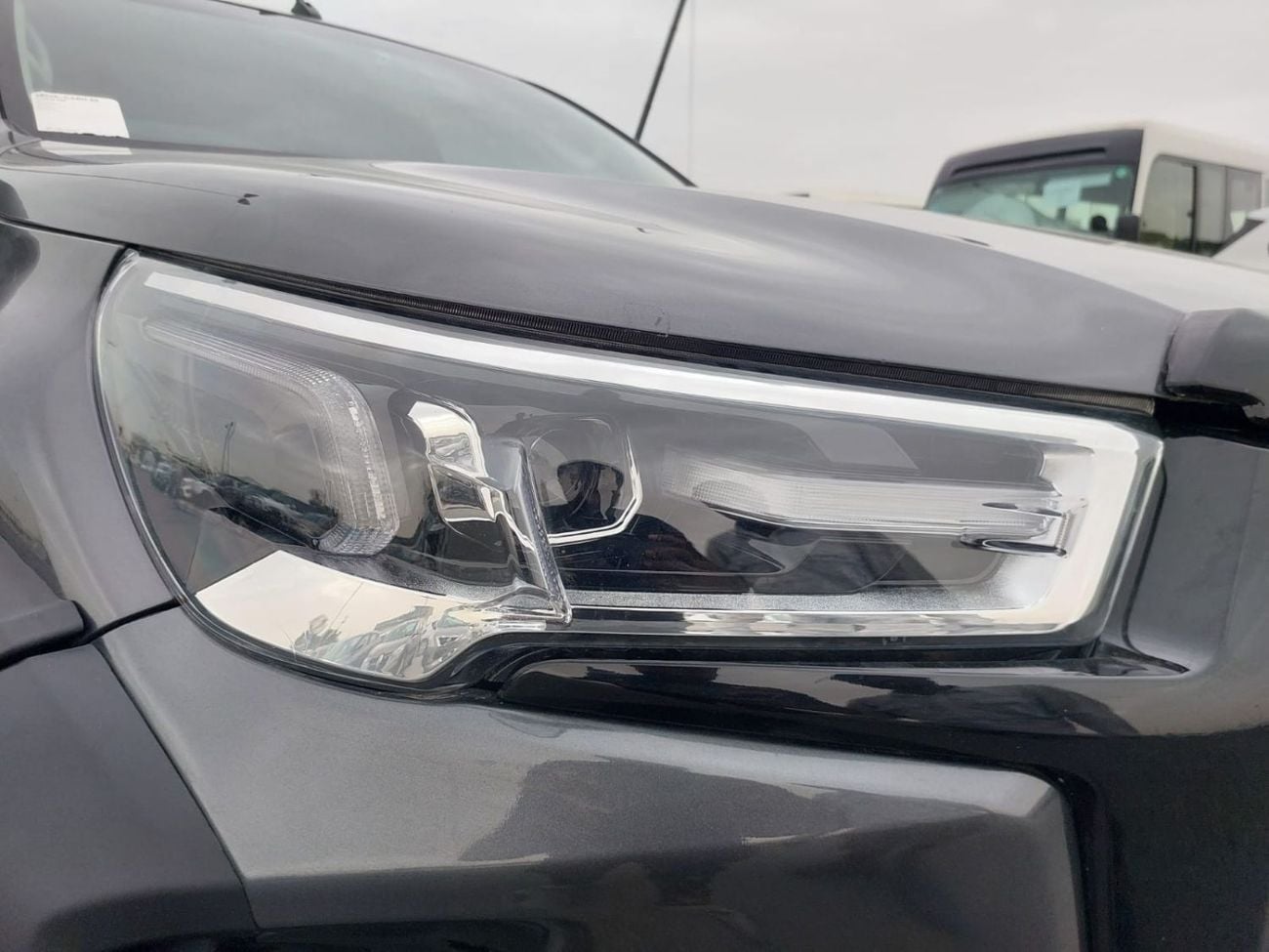 Toyota Hilux TOYOTA HILUX PICKUP RHD 2018 MODEL 2.8 L DIESEL AUTOMATIC(PM63198)