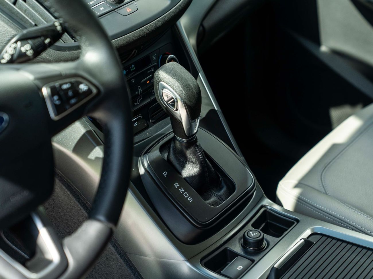 Ford Escape AED 865 PM • ESCAPE AWD SE • ONLY 40K KM • OFFICIAL FORD WARRANTY AND SERVICE PLAN