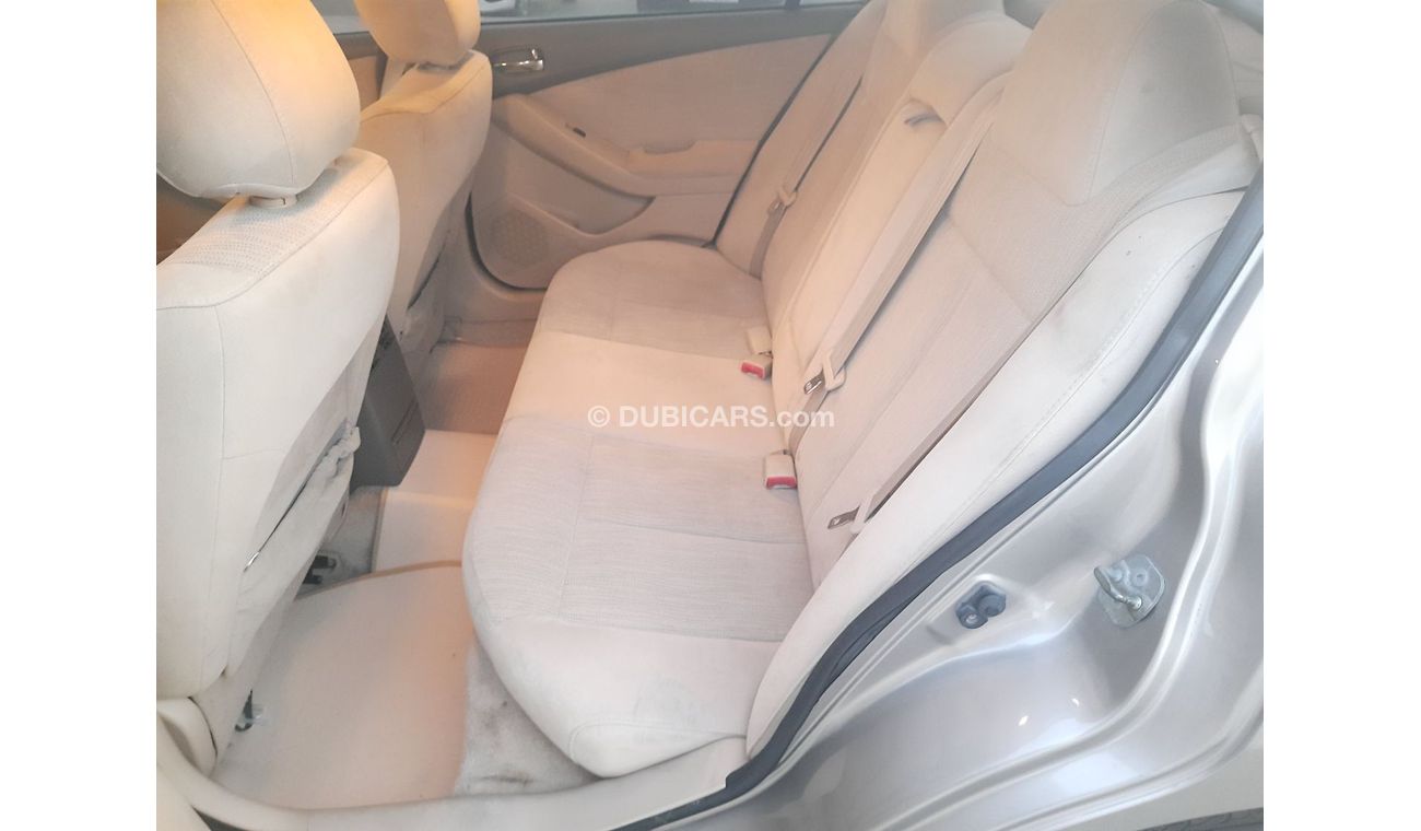 Nissan Altima Nissan Altima 2012 gcc very celen car for sale