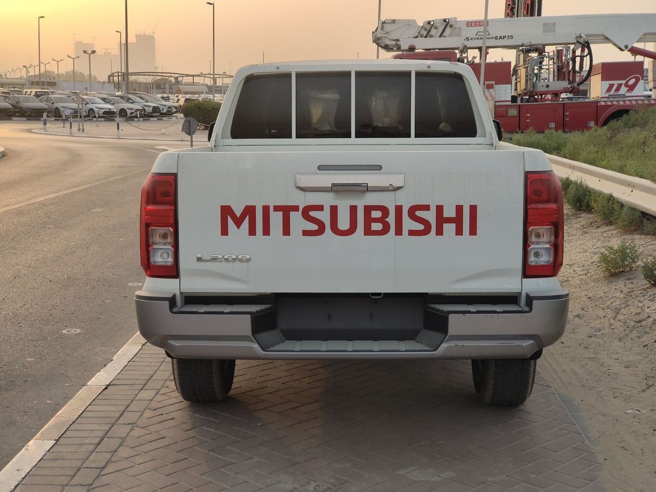 Mitsubishi L200 GLX 2.4L MITSUBISHI L200 PETROL BASIC 2025