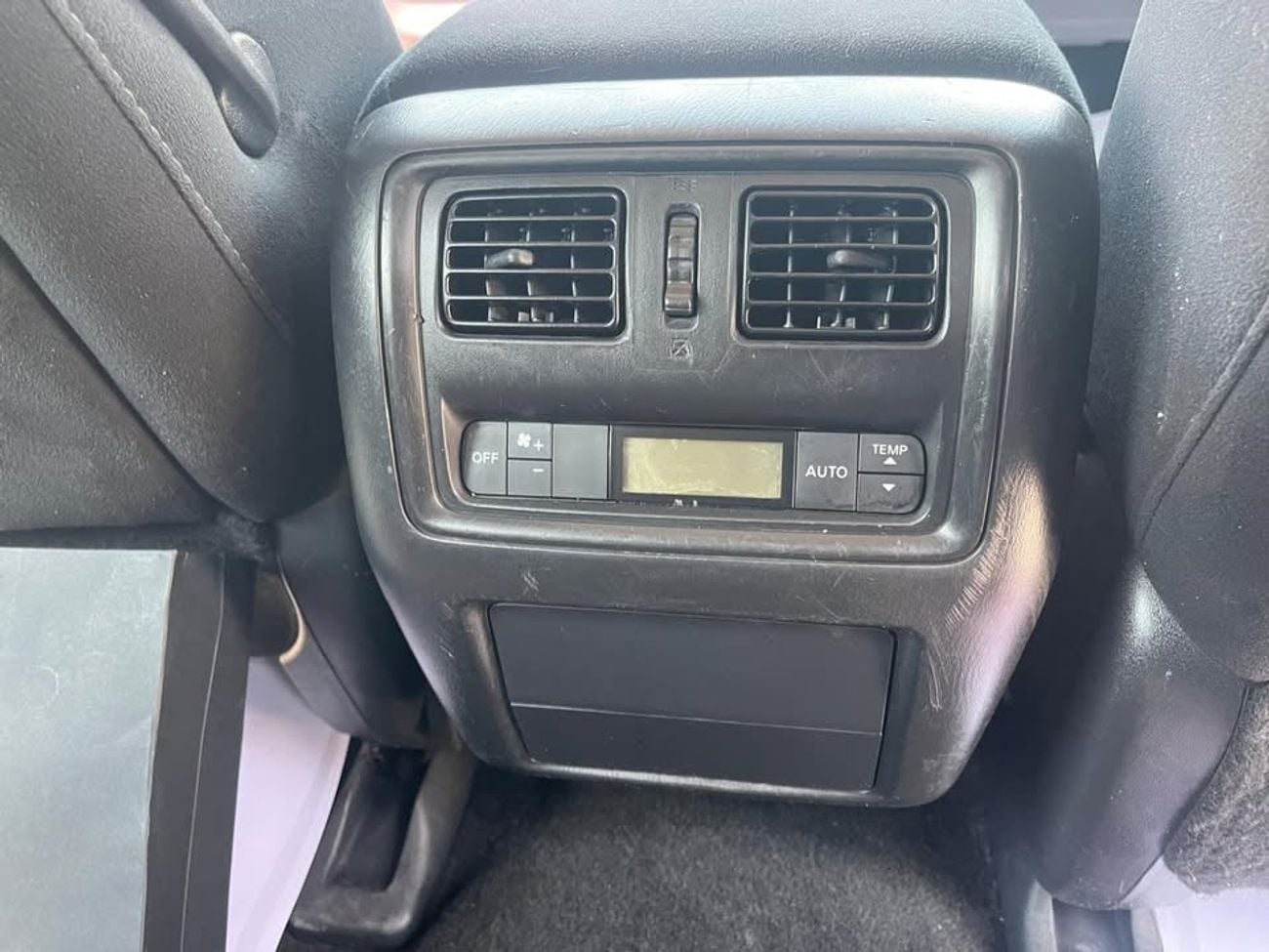 Nissan Pathfinder SV 3.5L (260 HP) 4WD