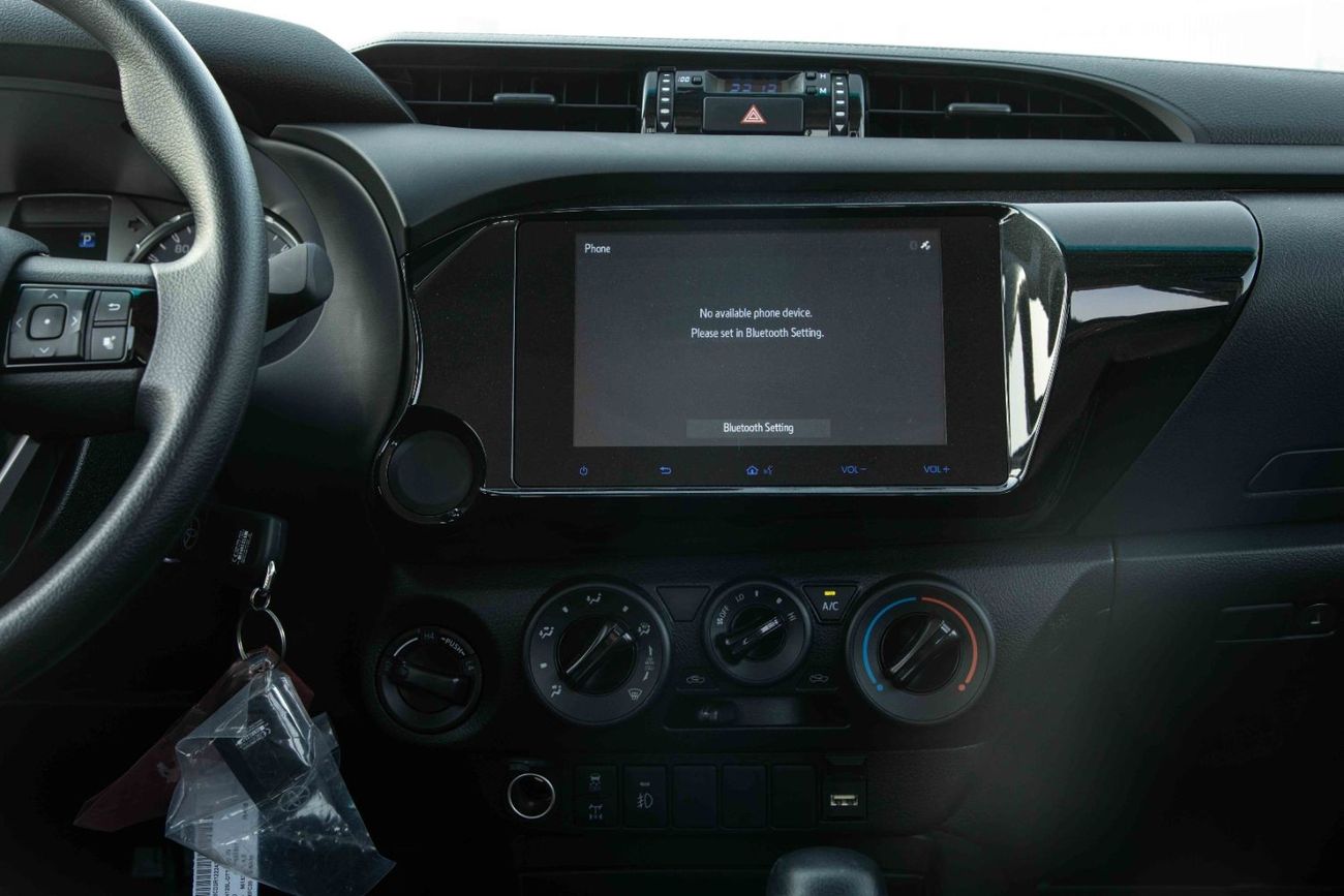 تويوتا هيلوكس تويوتا هايلكس 4X4 DC 2.4 DLX - أبيض سوبر مع أسود | تصدير فقط