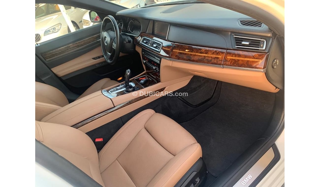 BMW 750Li Executive BMW 750- Li -Gcc_2015_Excellent_Condition _Full option