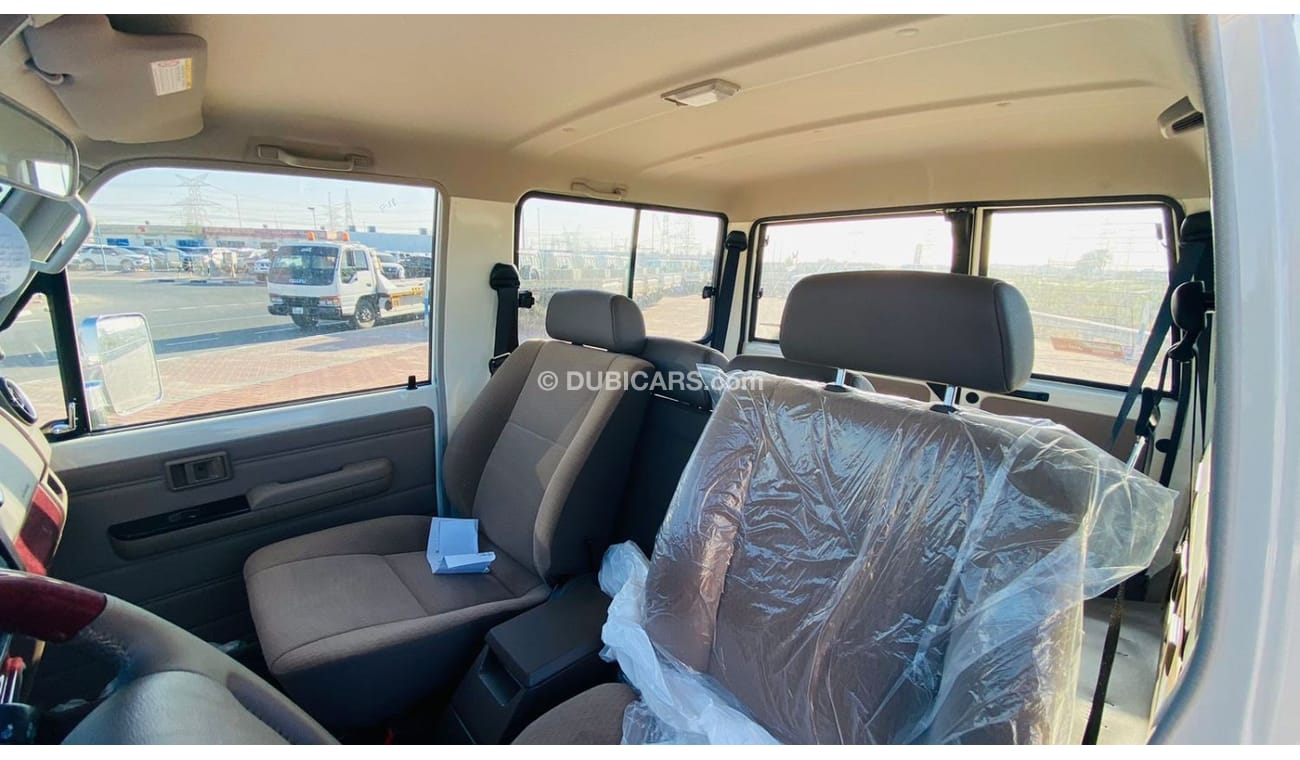 Toyota Land Cruiser 2023 Toyota Land Cruiser 71 4.0L V6 with Difflock