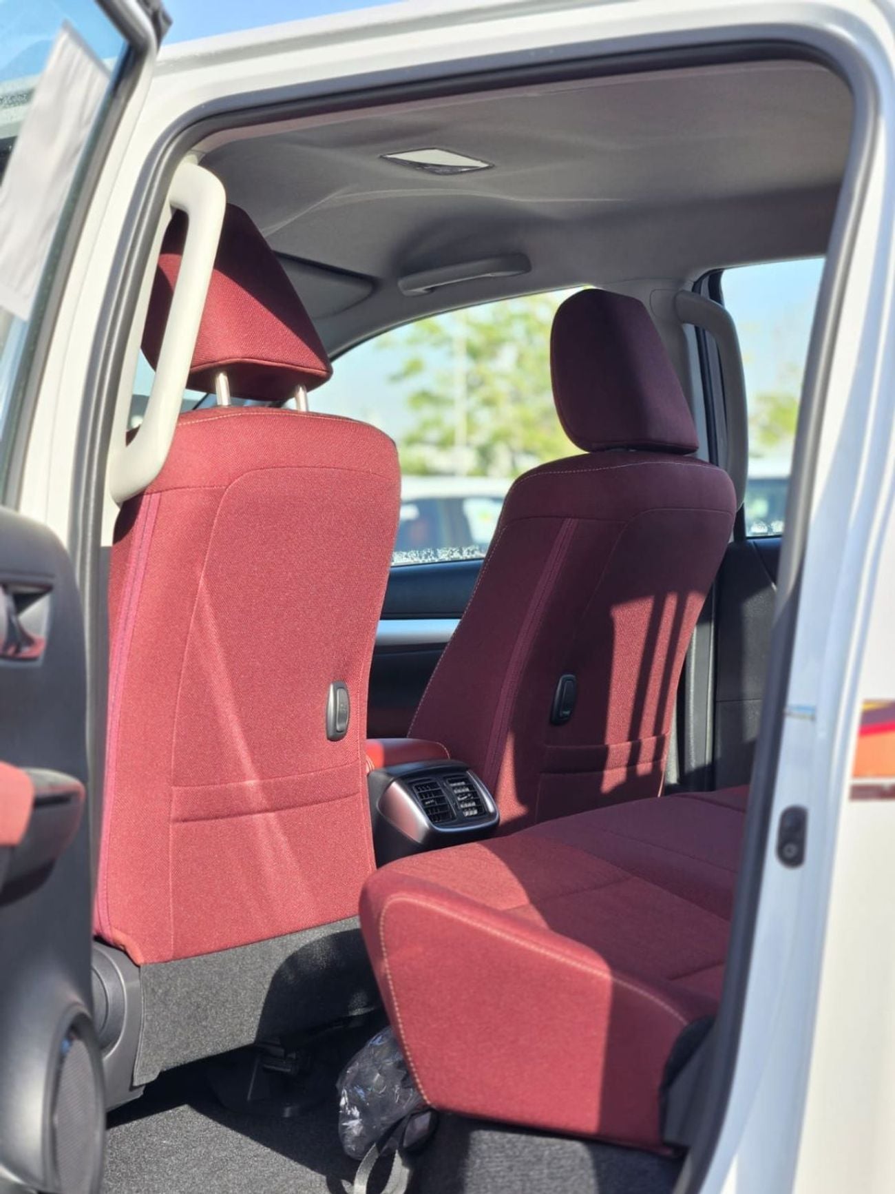 Toyota Hilux GLX 2.7L PETROL M/T DOUBLE CABIN FULL OPTION PICKUP WITHOUT PUSH START