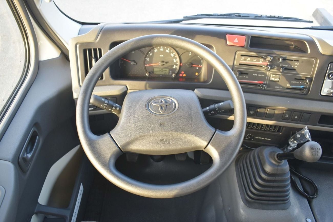 تويوتا كوستر 2.7L MANAUAL PETROL 20 SEATS SHORT WHEEL BASE