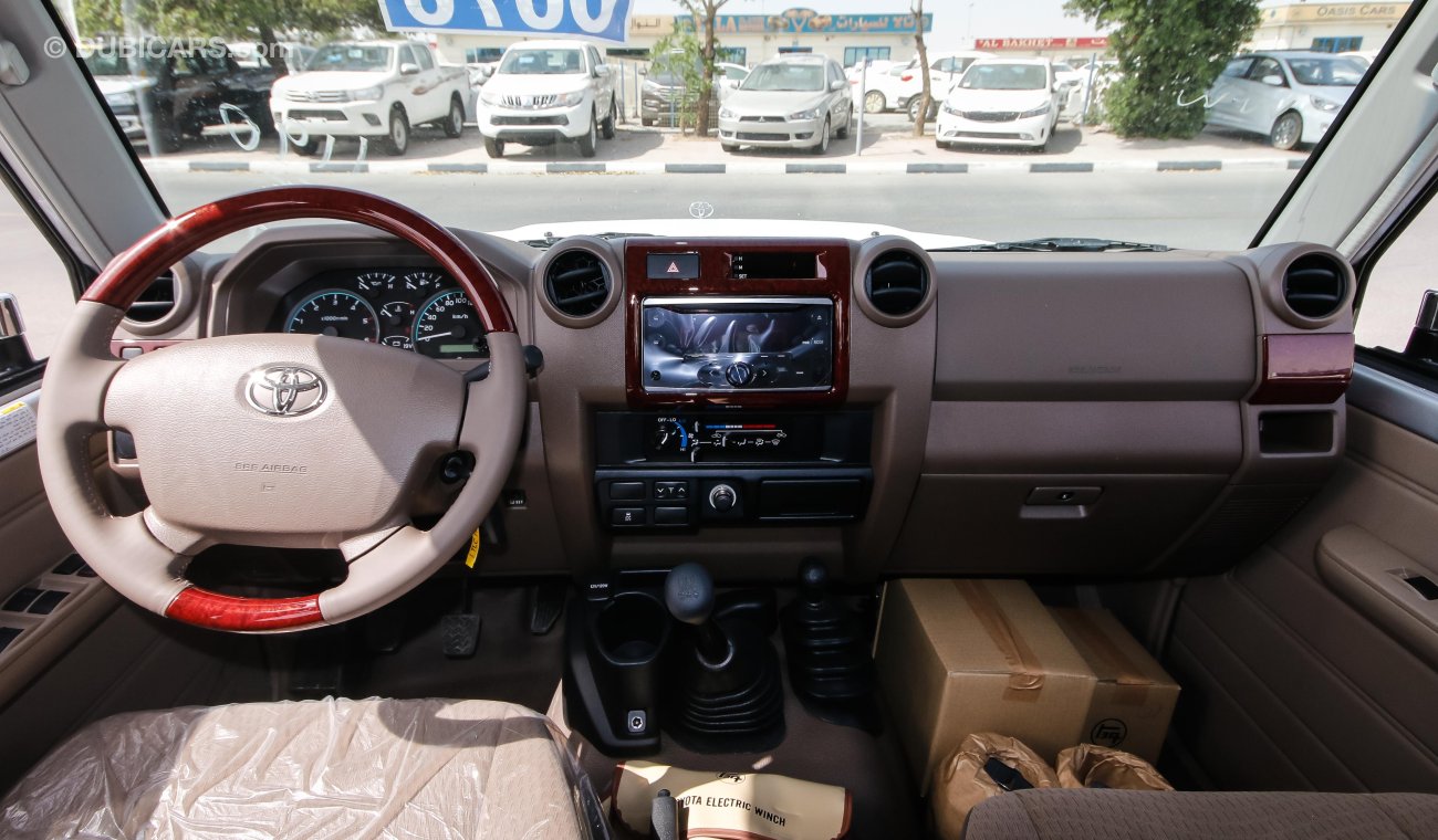 Toyota Land Cruiser Pick Up with WINCH