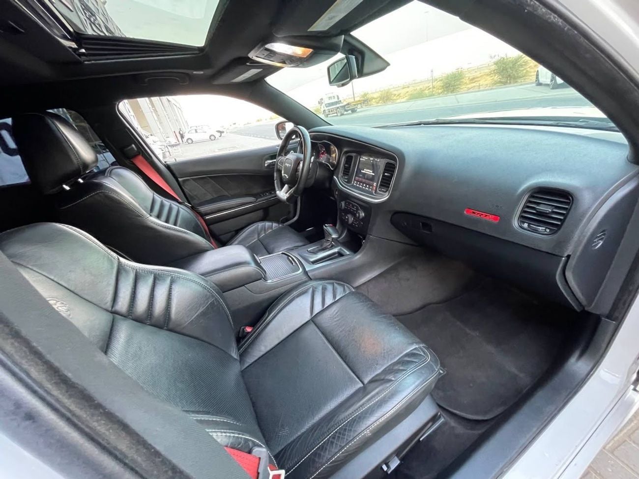 Dodge Charger HELLCAT 707HP / 6.2L V8 / LOW MILEAGE / SUNROOF / LEATHER SEATS / BLIND SPOTS / REMOTE START