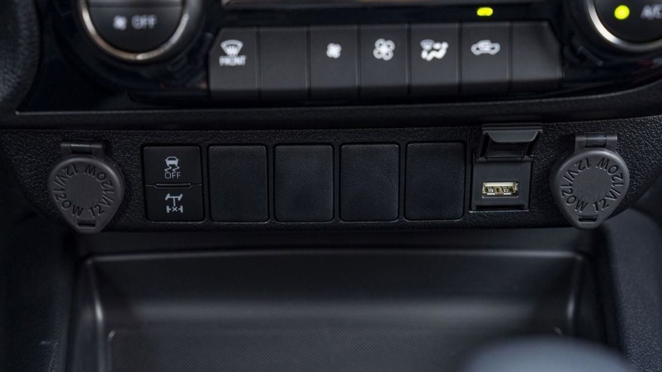 تويوتا هيلوكس Toyota Hilux Sr5 2.4L Diesel 2024 full option for export only