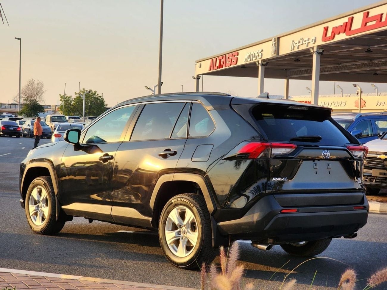 Used Toyota RAV4 RAV4 LE 4X4 DUBAI CAN USED 2019 for sale in Dubai - 702788