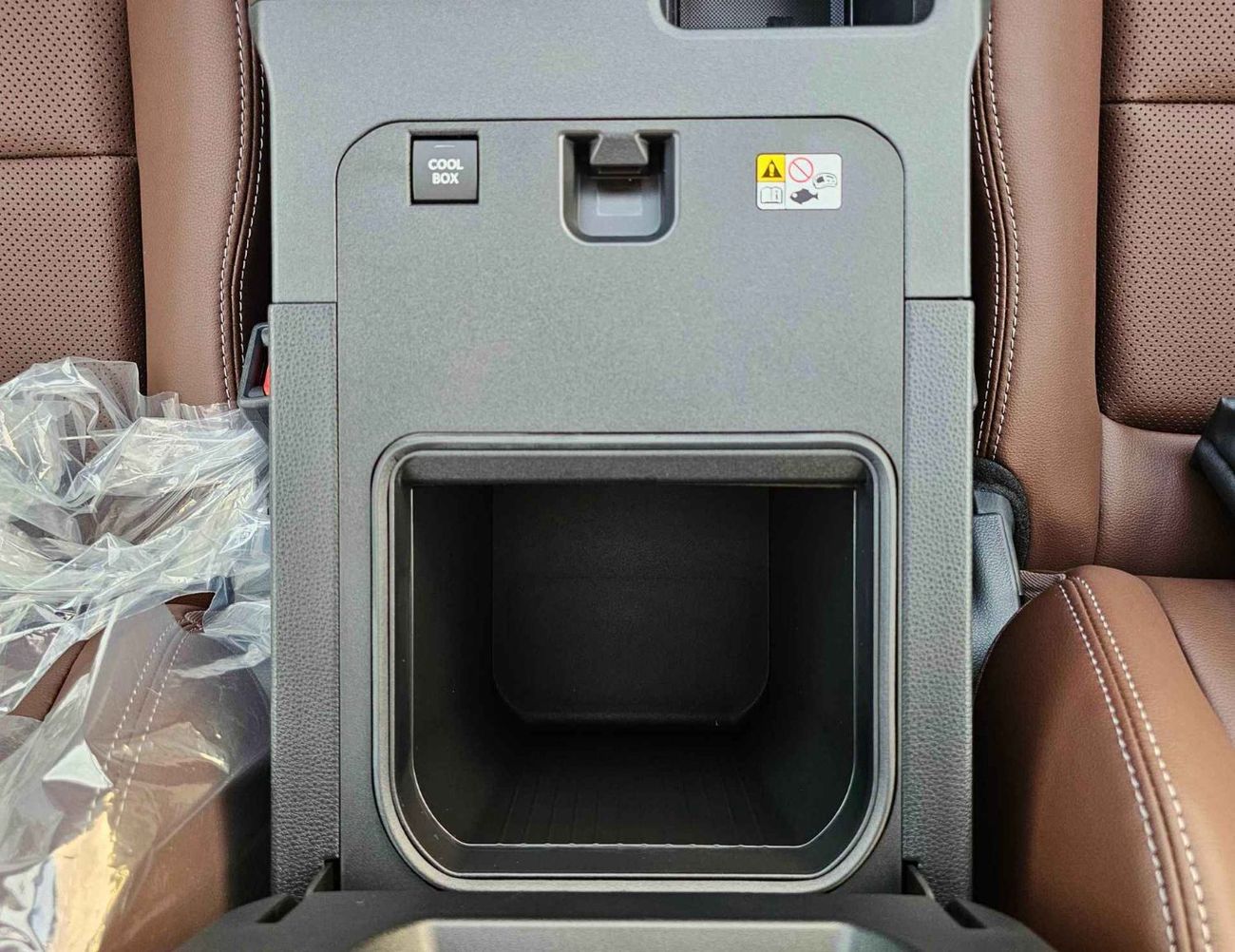 تويوتا برادو ADVENTURE TURBO / 2.8L V4 DIESEL / DRIVER POWER SEAT WITH LEATHER / DVD+CAMERA / COOL BOX (CODE # P2