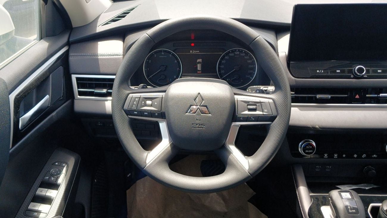 ميتسوبيشي آوتلاندر M Line 2.5L Petrol FWD 2026YM