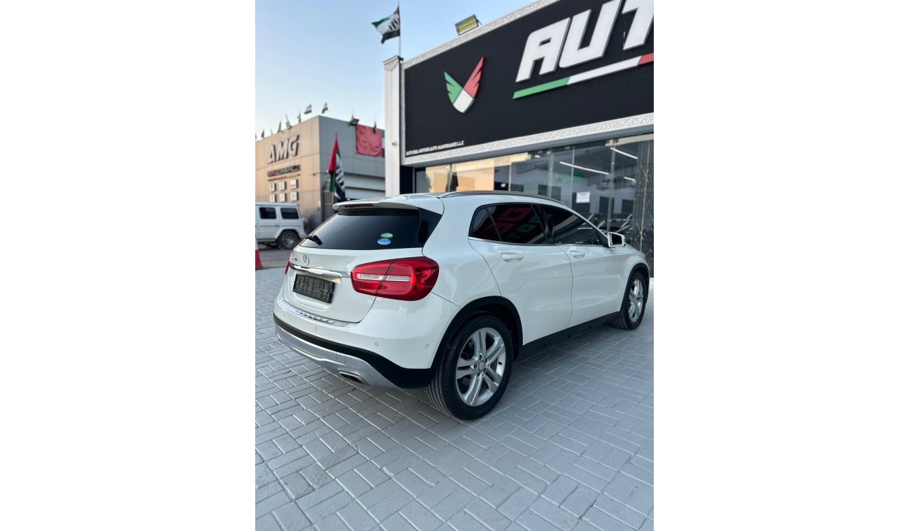 مرسيدس بنز GLA 200