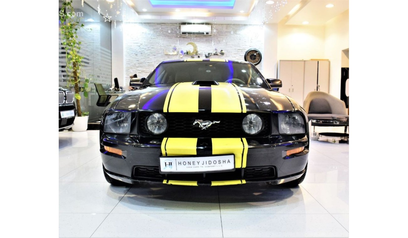 فورد موستانج ONLY 129000 KM! FORD MUSTANG GT 2005 Model in Black with Yellow Stripes Color! GCC Specs