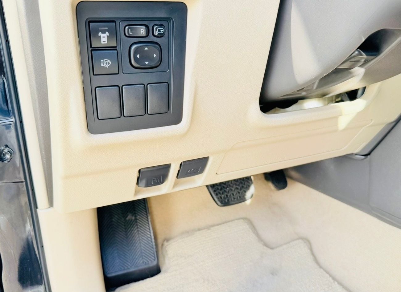 Toyota Prado VXR 4.0L 4WD Toyota Prdao VXR  full option V6 4.0 L Top the range