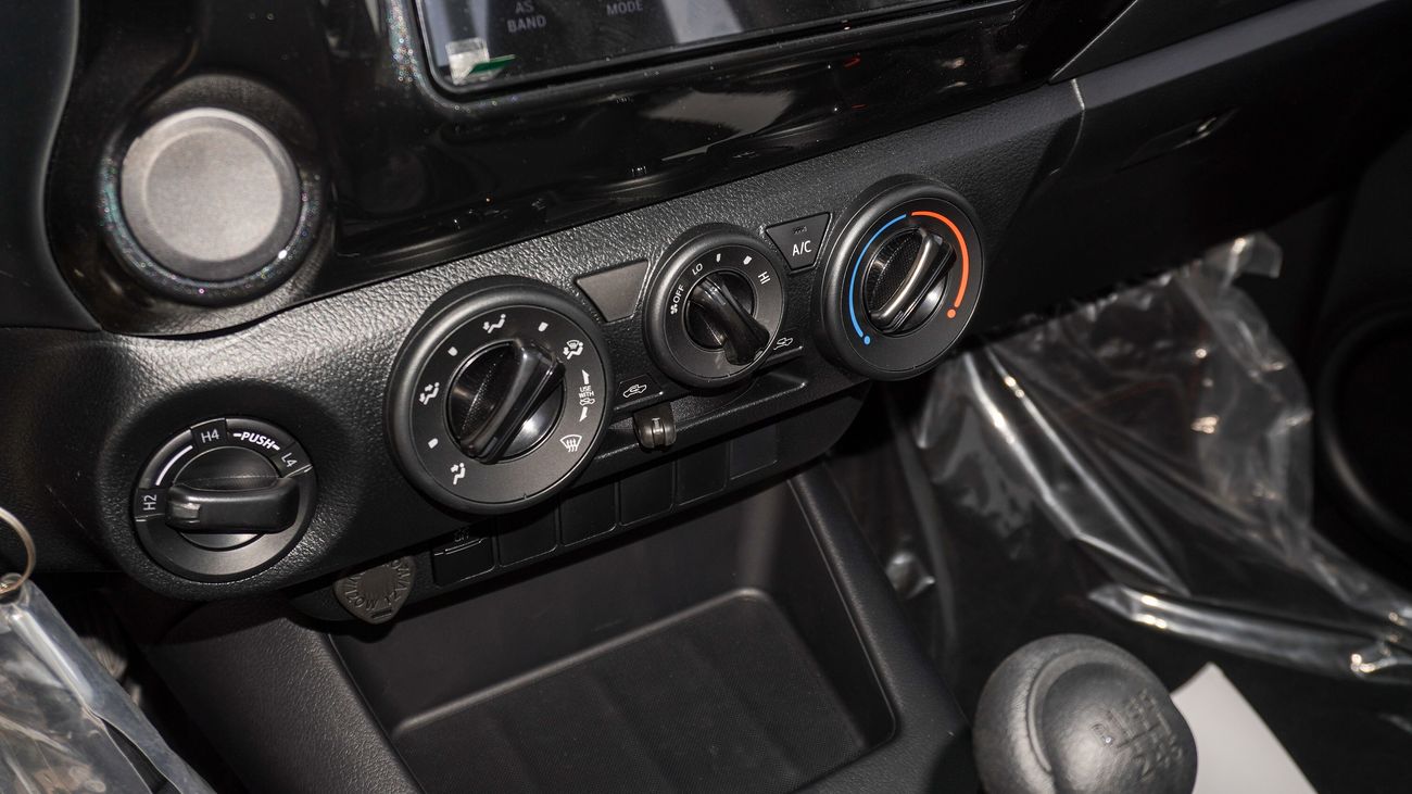 Toyota Hilux 2.4L Diesel Double Cabin 4WD A/T