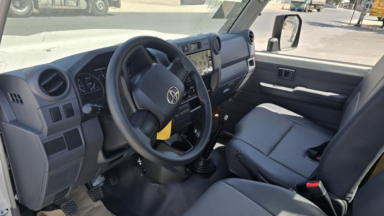 Toyota Land Cruiser Pick Up LC79 SC 4.2 MT 2025 P/W & diff lock