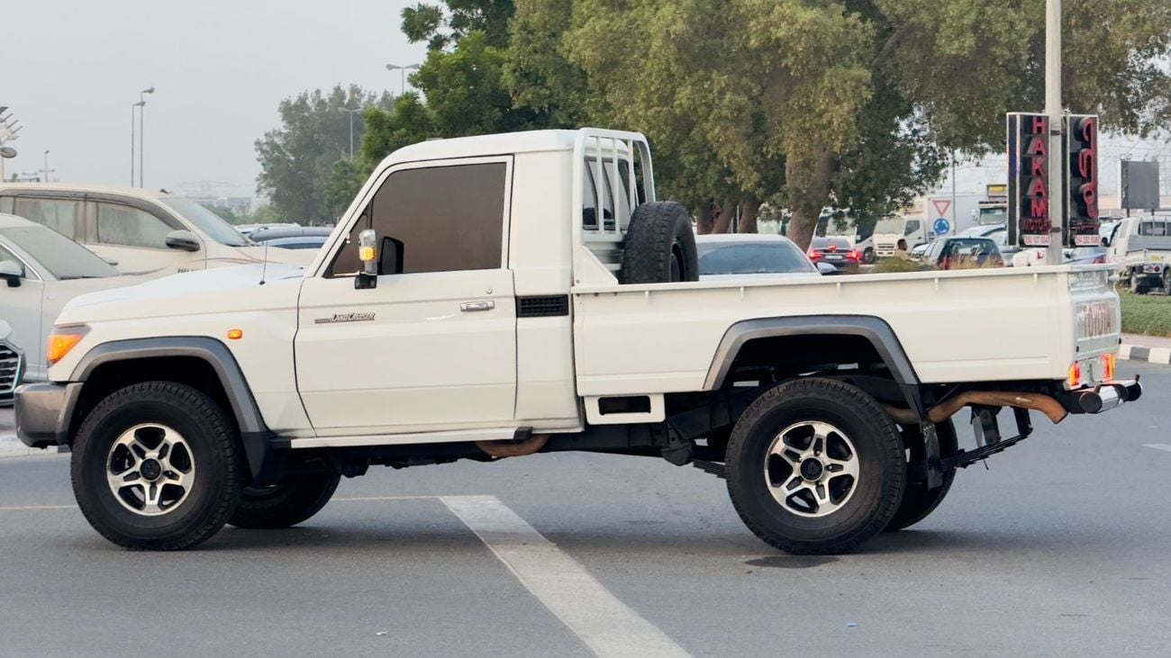 Toyota Land Cruiser Pick Up SINGLE CABIN | 4.5L DIESEL | MANUAL TRANSMISSION | RHD | 2010