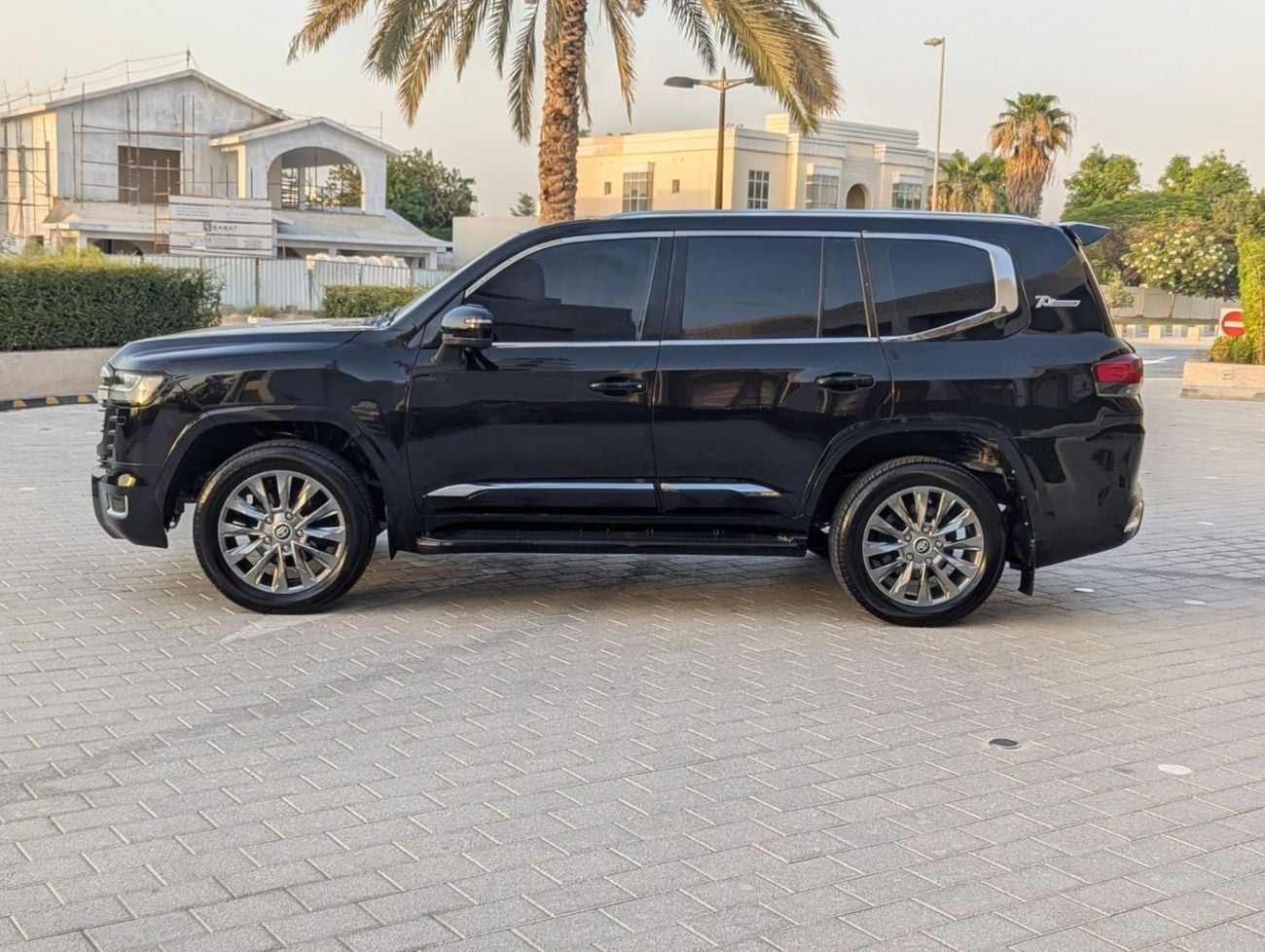 تويوتا لاند كروزر Toyota landcruise 2021Model 4.0L v6 GXR petrol Engine Colour Black push start Transmission Automatic