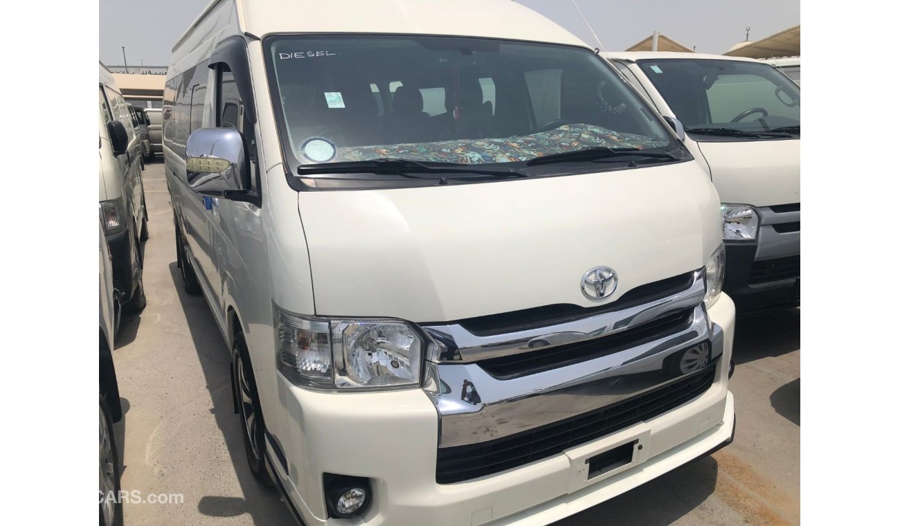 تويوتا هاياس Toyota Hiace Highroof bus 15 seater Diesel,Model:2015. Excellent condition