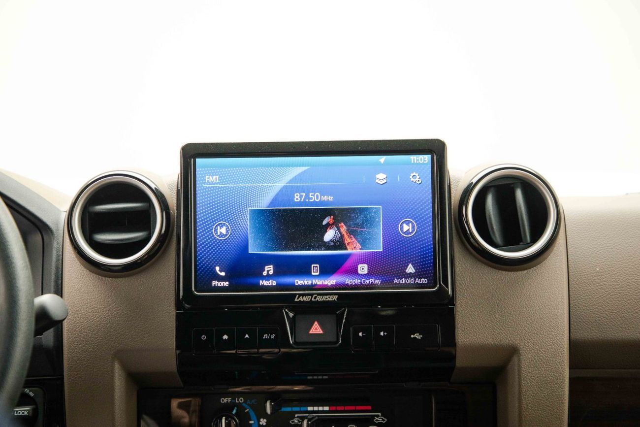 تويوتا لاند كروزر LC76 Hardtop 2.8L - White Inside Saddle Tan | Export Only