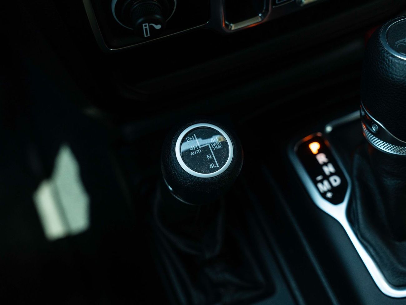 جيب جلادياتور AED 2,516 PM • GLADIATOR SPORT • ONLY 43,000 KM • OFFICIAL JEEP WARRANTY UNTIL 2027