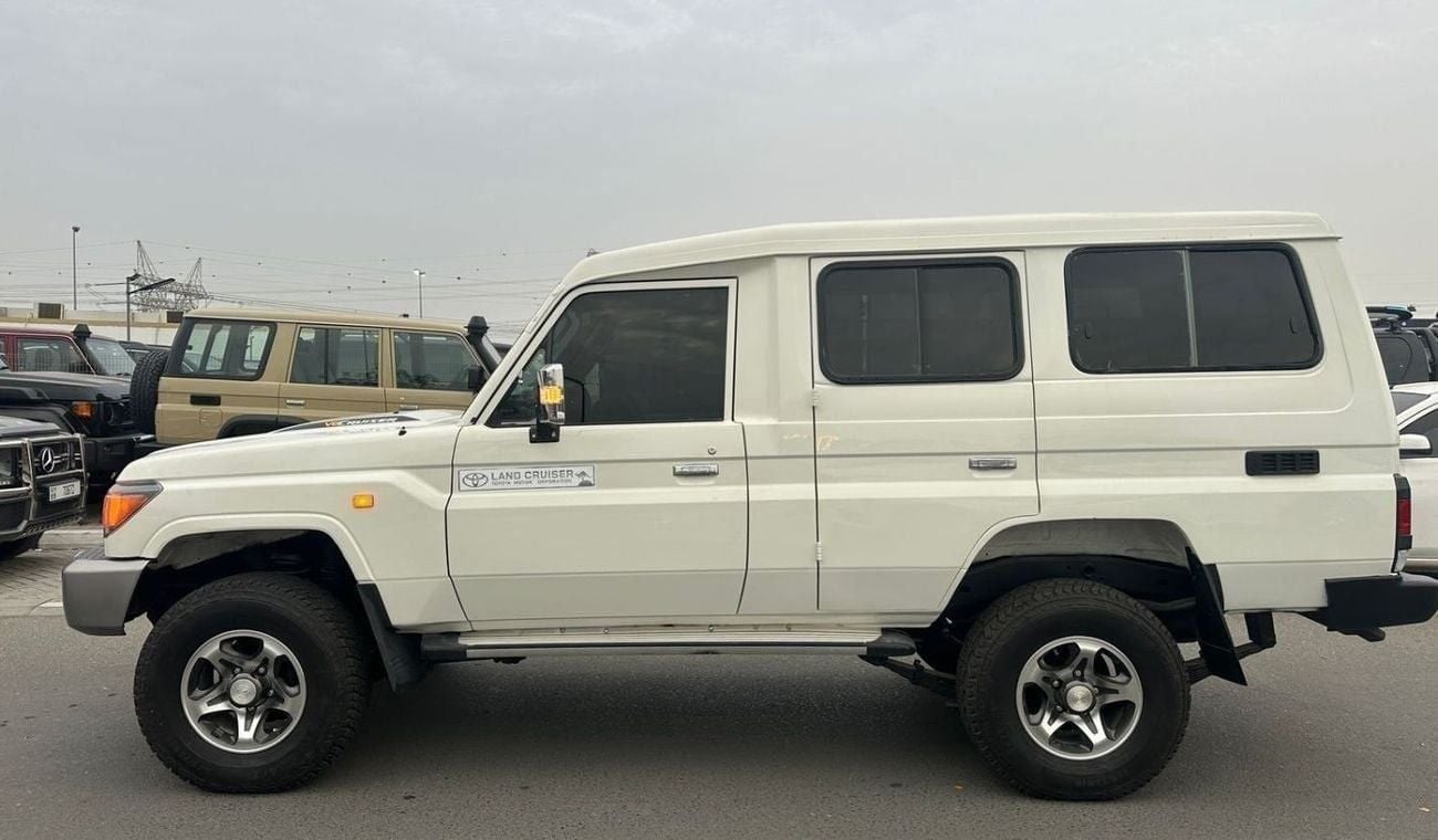 تويوتا لاند كروزر 70 RHD DIESEL V8 MANUAL