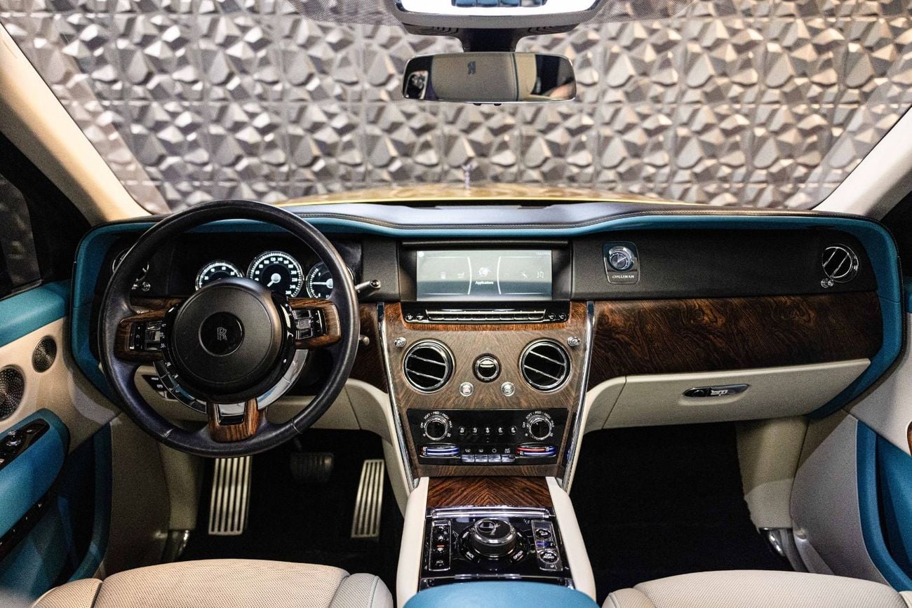 Rolls Royce Cullinan BLACK BADGE