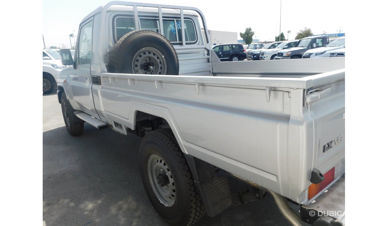 Toyota Land Cruiser Pick Up 79 Single Cabin Pickup V8 4.5L Diesel Manual Transmission With Diff.Lock