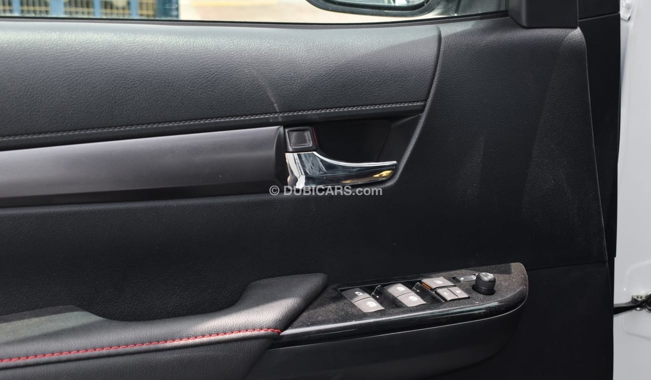 تويوتا هيلوكس GR Sport 4.0 L V6